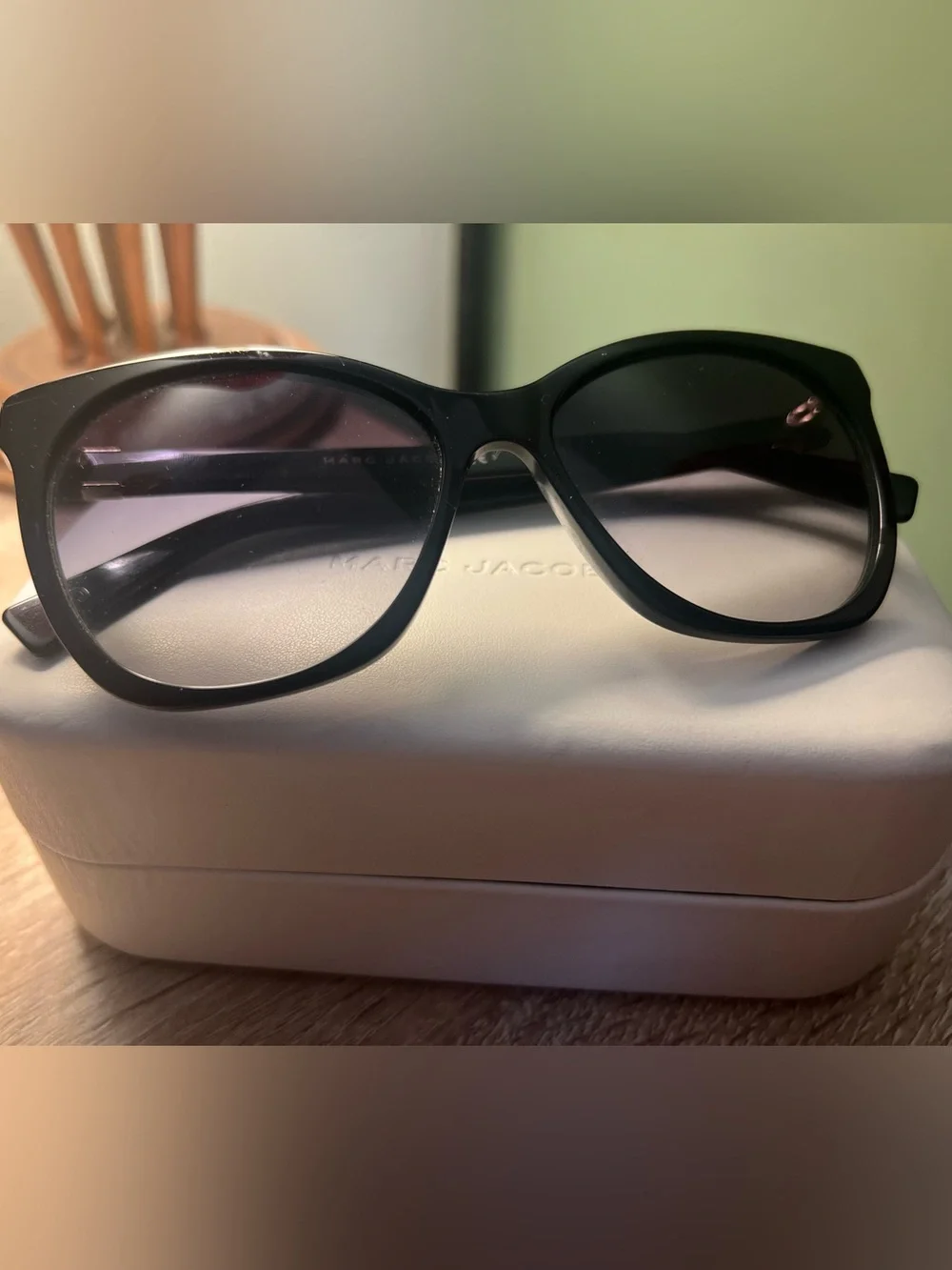 Marc Jacobs Black Cat-Eye Women's Sunglasses with Gray Lenses with case